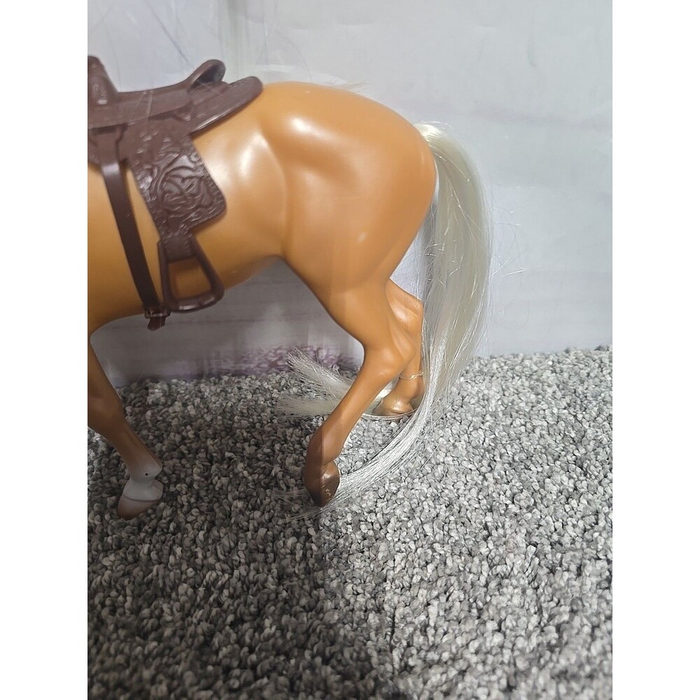 Breyer Reeves Tan Palomino Horse Pony with Saddle #0921PNY   Blonde Mane - Picture 6 of 14